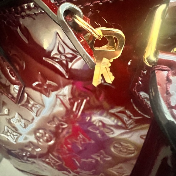 Authentic Louis Vuitton Alma Vernis Mm size in Excellent Condition - Picture 10 of 14
